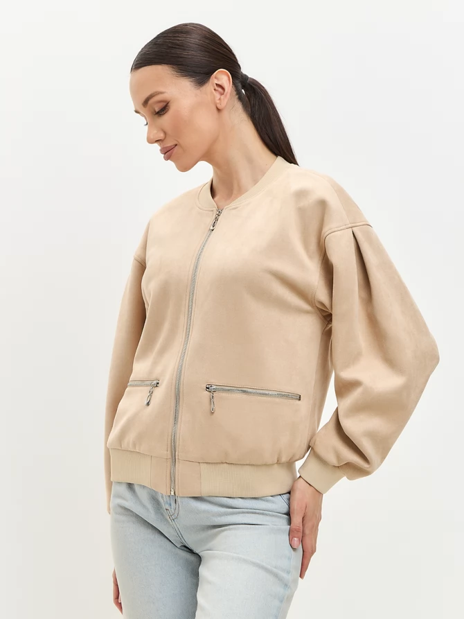 Бомбер из замши бежевый