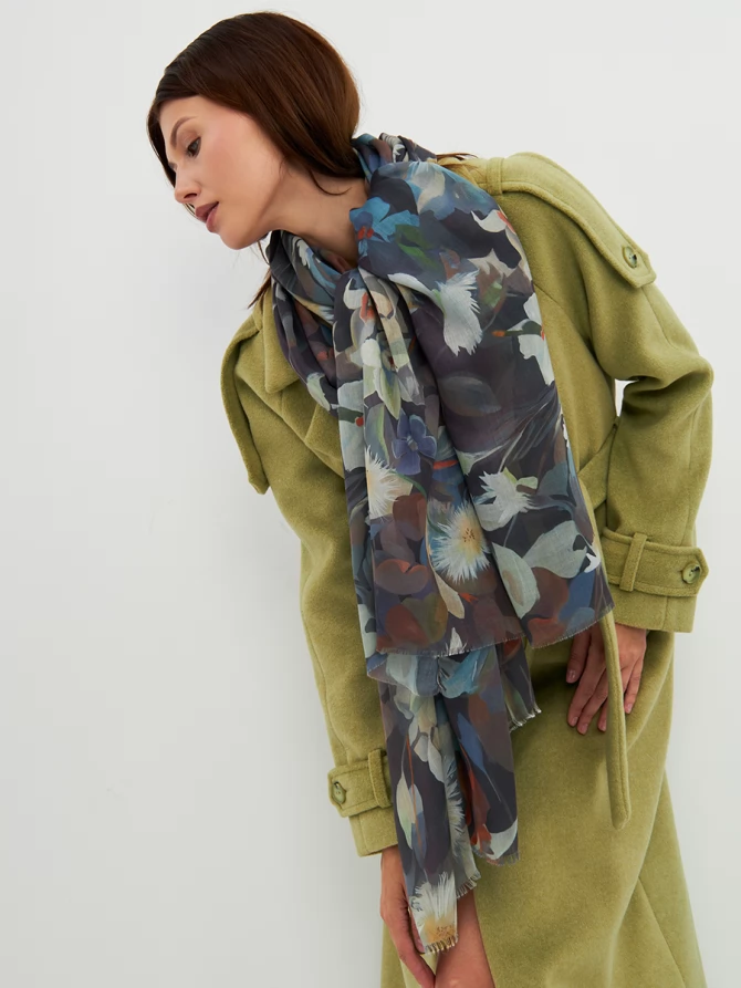 Палантин женский с нежным цветочным принтом