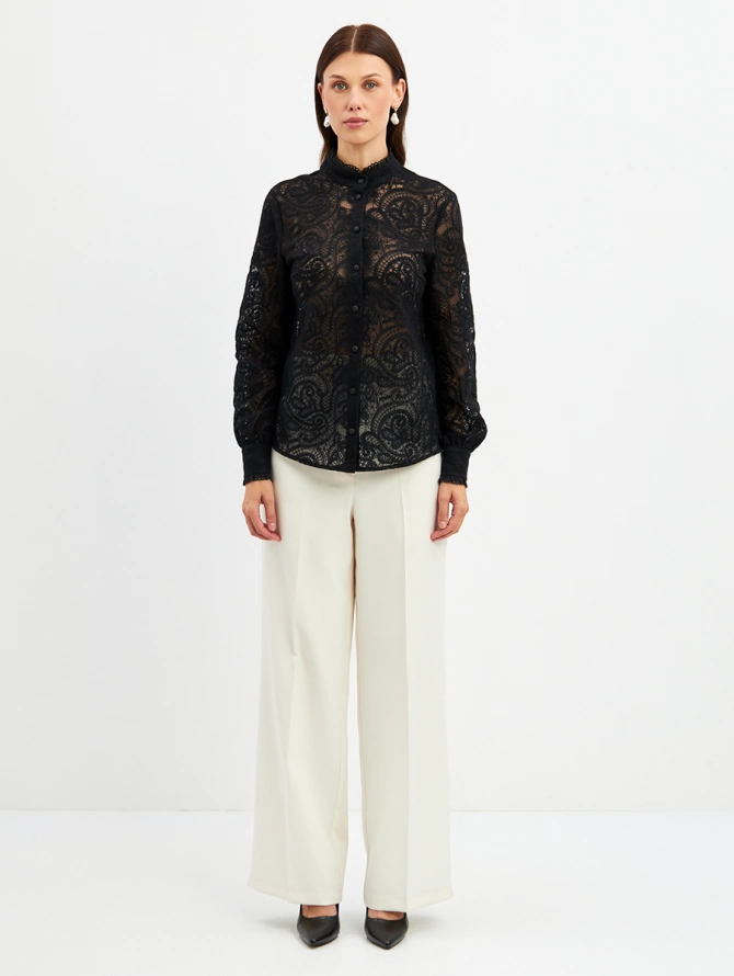 Блузка кружевная с воротником-стойкой черная