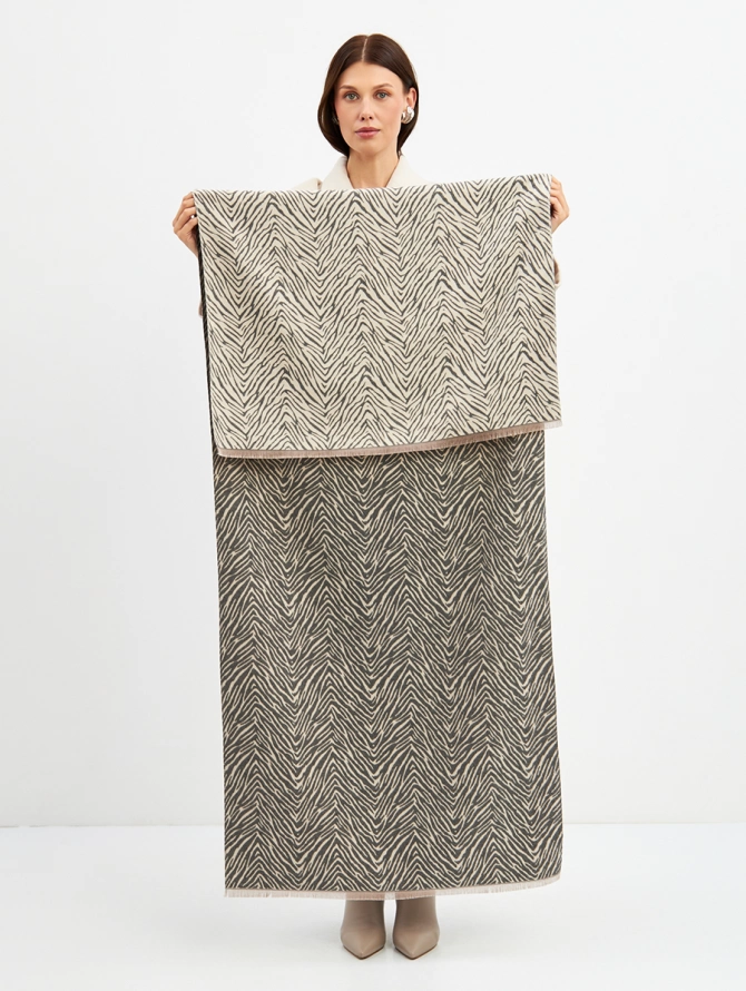 Палантин двусторонний с анималистичным принтом