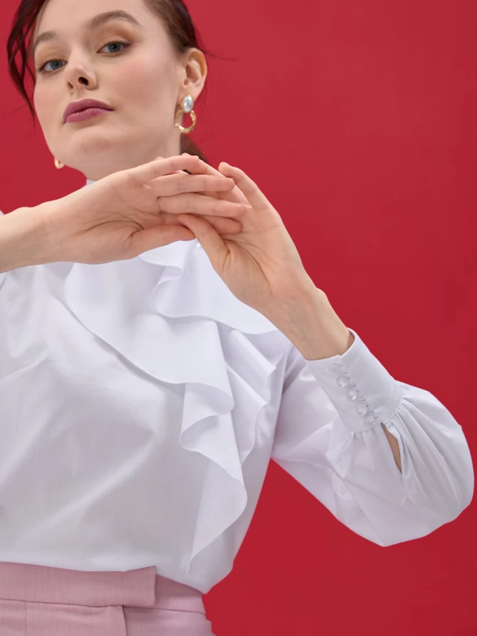 Блузка с жабо