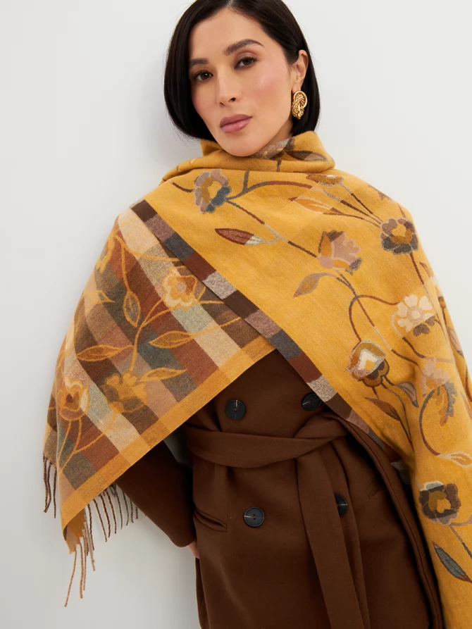 Палантин женский с авторским принтом и ручной бахромой