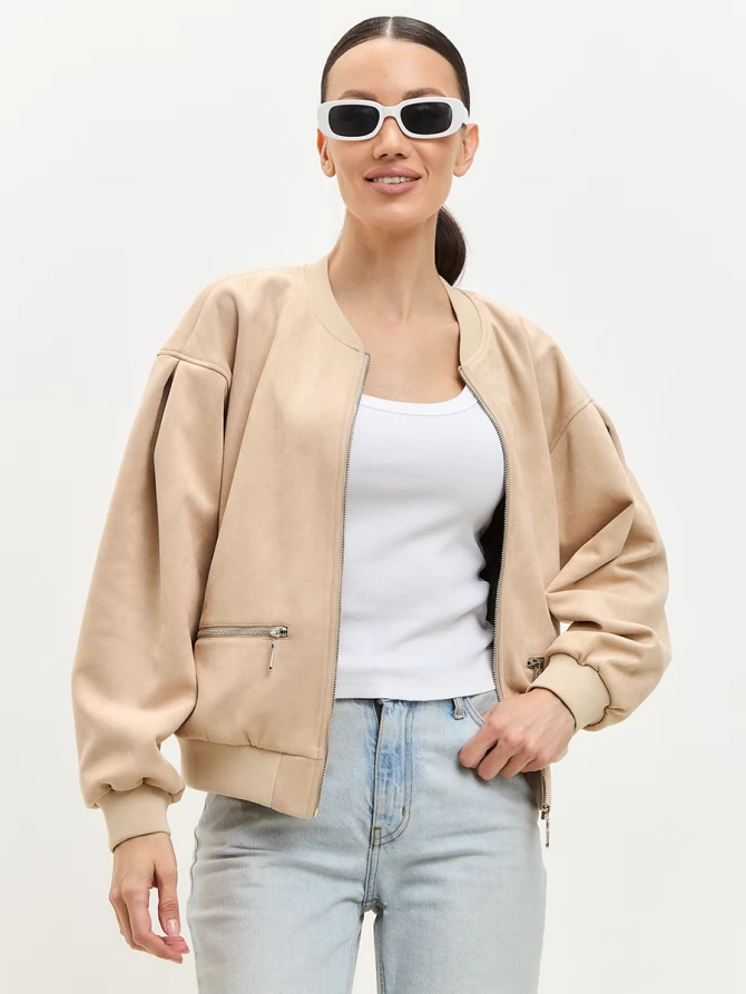 Бомбер из замши бежевый