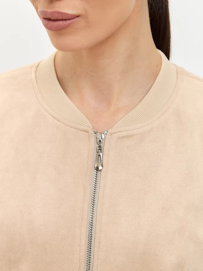 Бомбер из замши бежевый