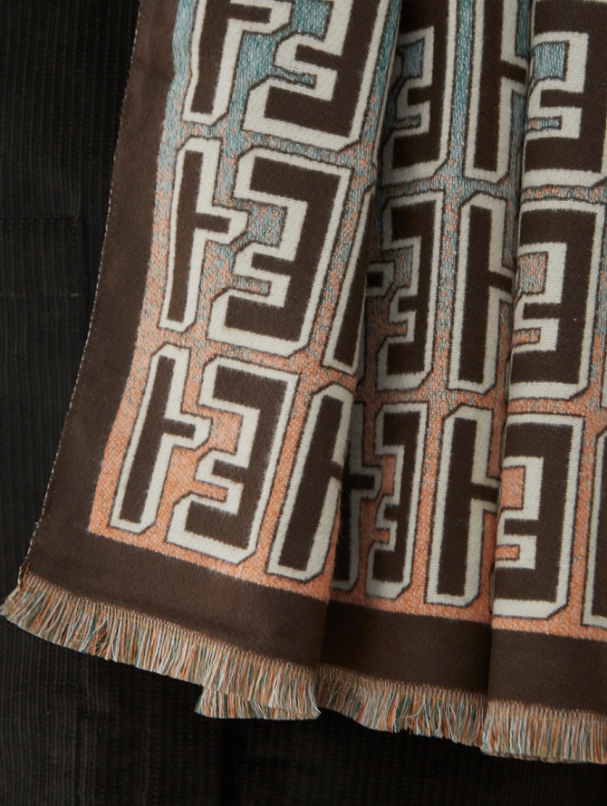 Палантин женский двусторонний с геометрическим узором