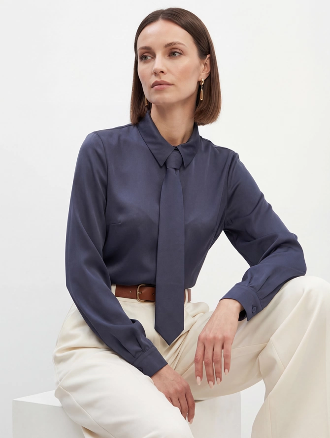 Блузка с галстуком графитового цвета