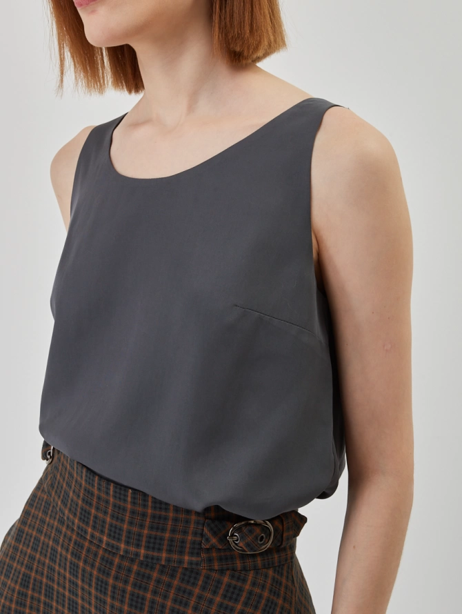 Топ из блузочной ткани с круглым вырезом серый