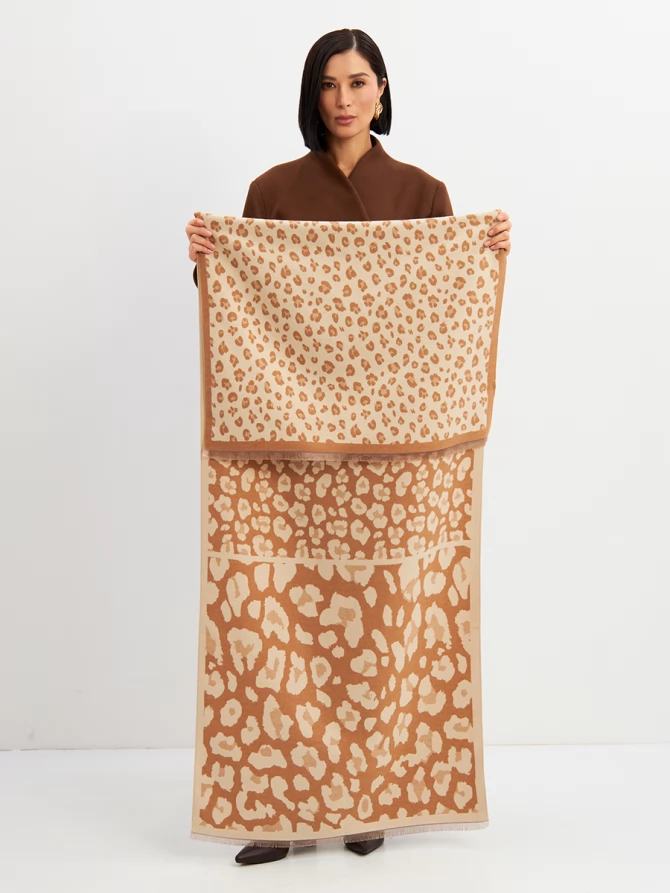 Палантин женский с анималистичным принтом