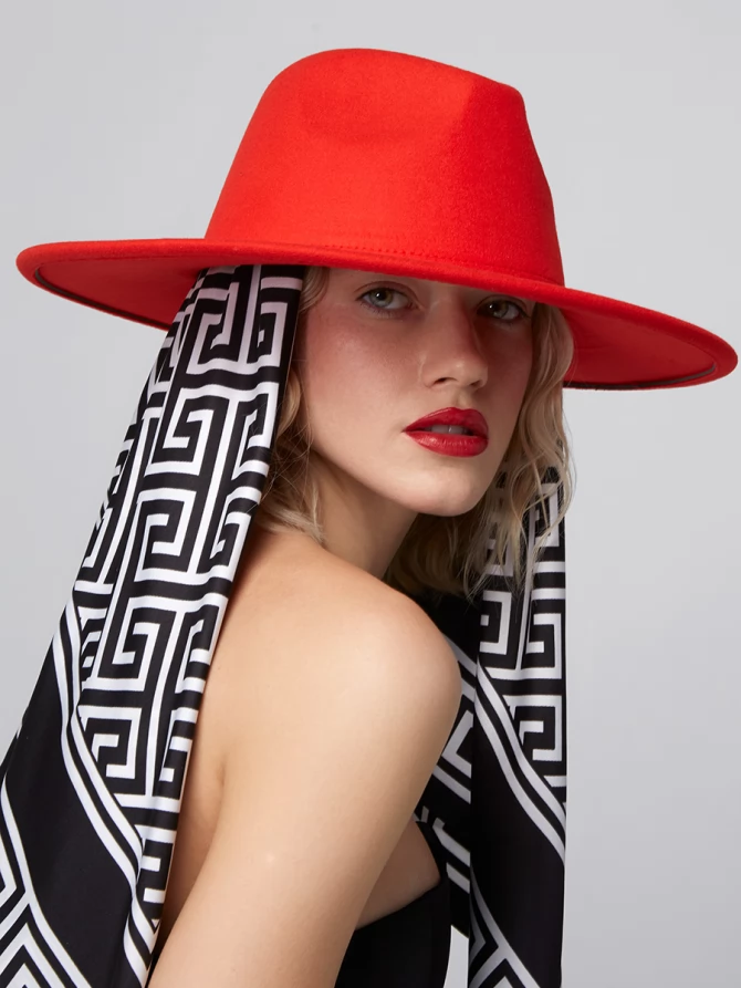 Платок черно-белый с геометрическим принтом KRD2-68-27