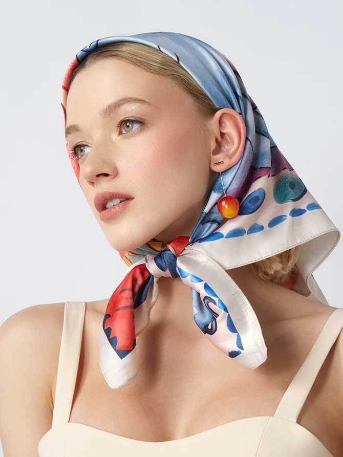 Платок женский с ярким абстрактным принтом