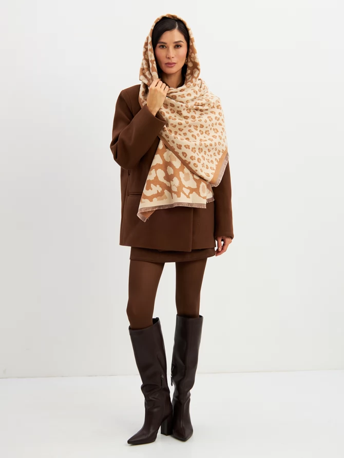 Палантин женский с анималистичным принтом