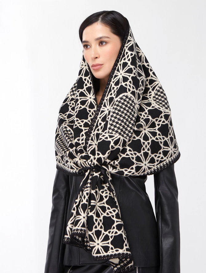 Палантин женский двусторонний с графичным узором