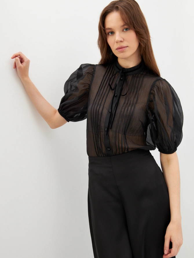 Блузка из органзы с бархатной завязкой и защипами, черная