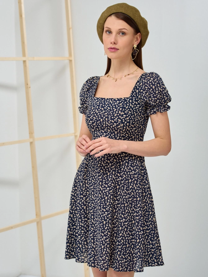 Платье из штапеля с цветочным принтом и резинкой по спинке