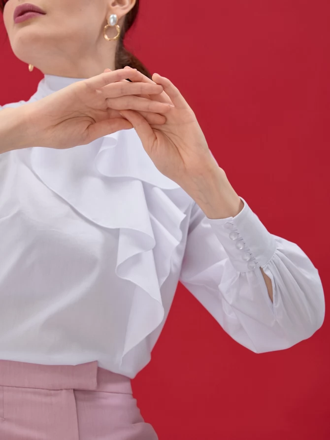 Блузка с жабо