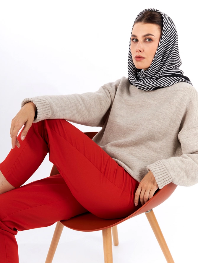 Платок двусторонний с жатой текстурой и геометрическим принтом