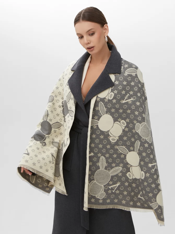 Палантин двусторонний с принтом кроликов