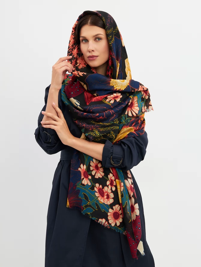 Палантин женский с ярким цветочным принтом