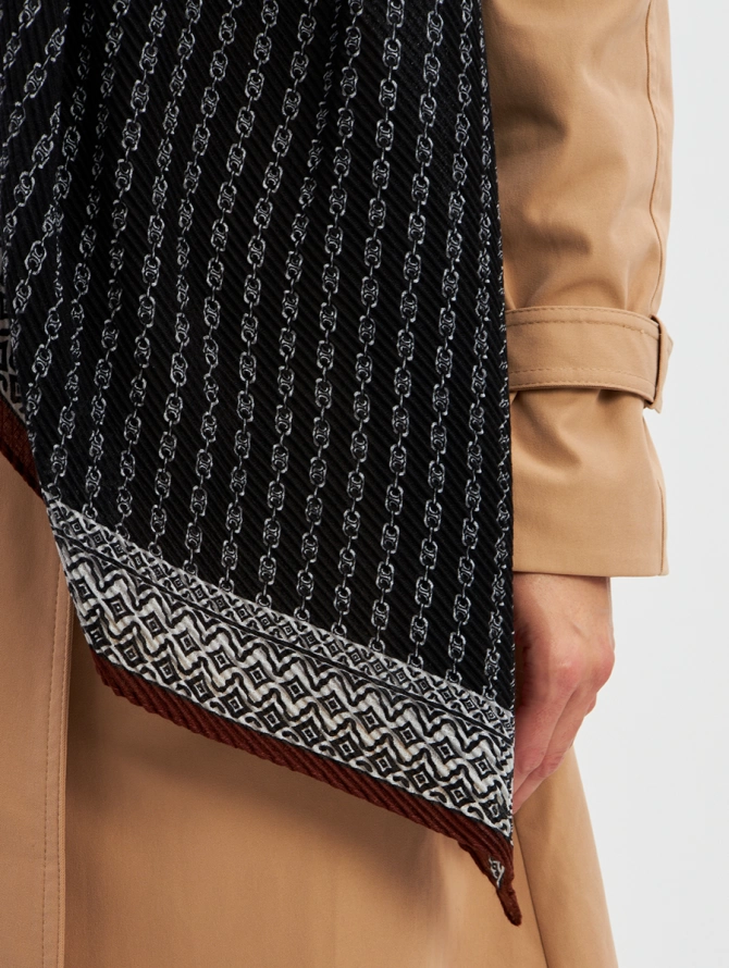 Палантин женский с жатым эффектом и цепным принтом