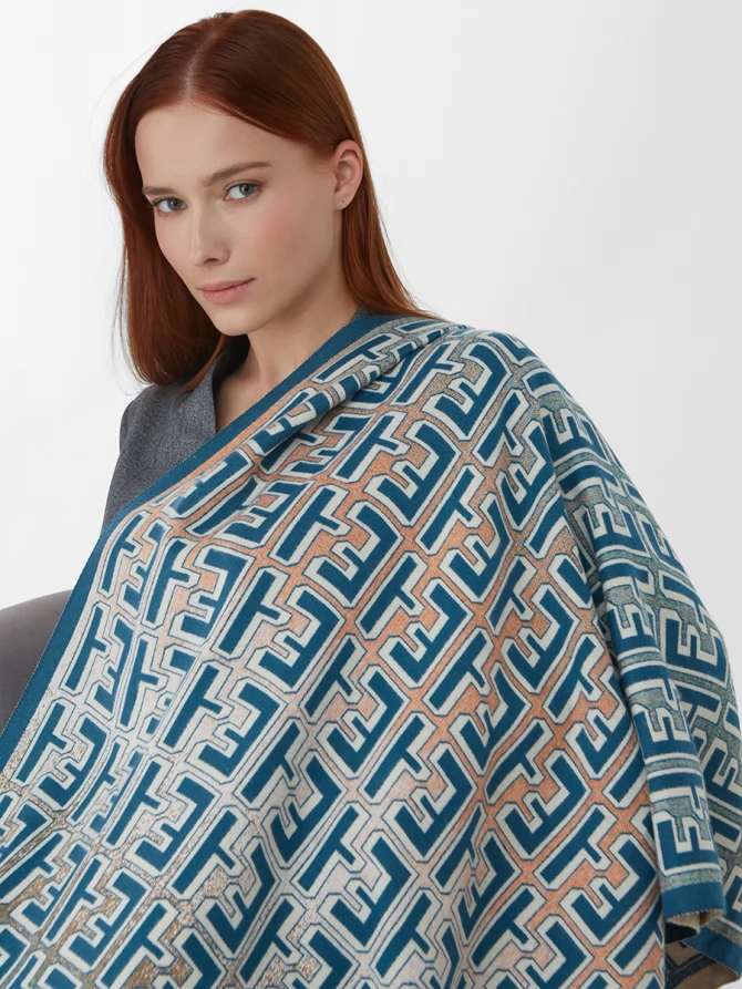 Палантин женский с двусторонним геометрическим принтом