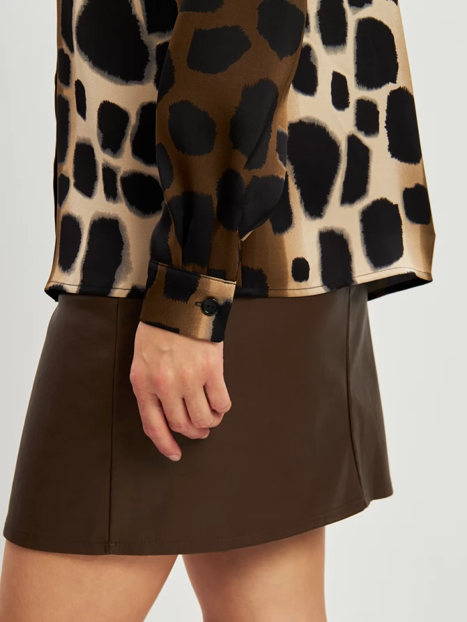 Блузка из атласной ткани OD-887-5 леопард коричневый с хаки