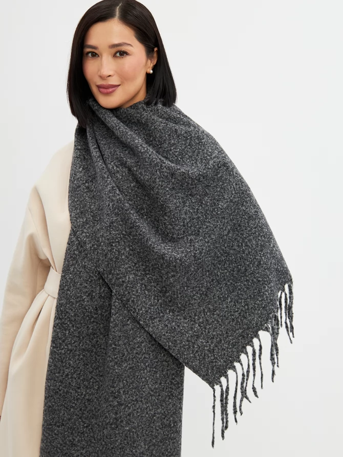 Палантин женский двусторонний однотонный с бахромой