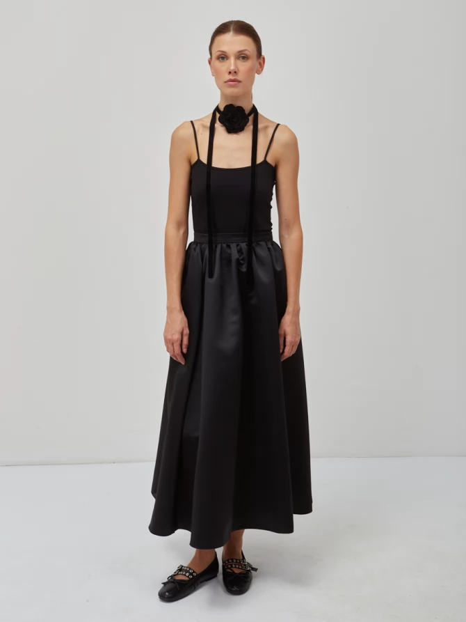 Трикотажная базовая майка на тонких бретелях