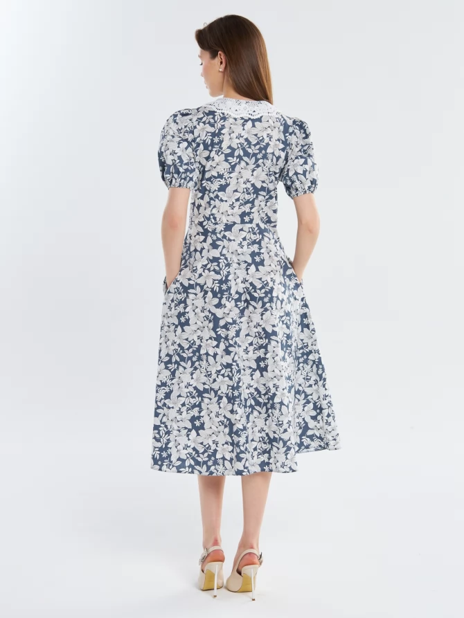 Платьеиз хлопка с кружевным воротником  OD-948-2 белые цветы на синем