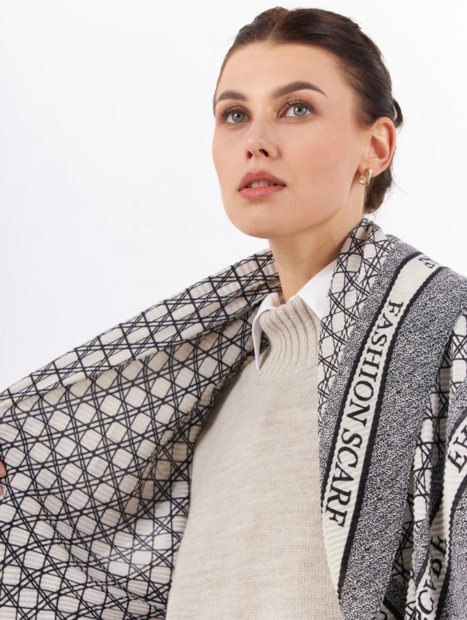 Платок двусторонний жатый с геометрическим узором