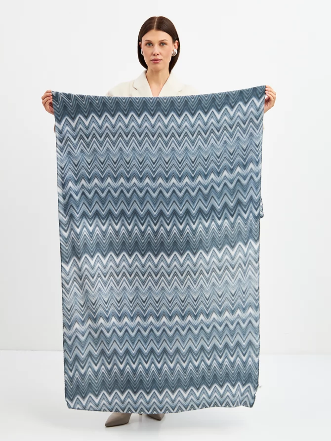 Палантин женский с волнистым принтом