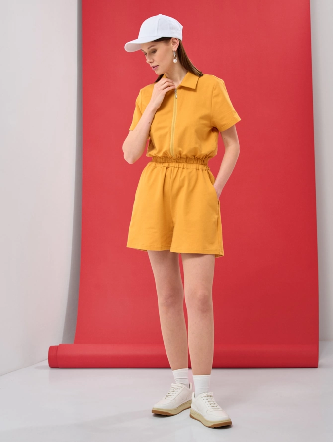 Комбинезон на молнии короткий