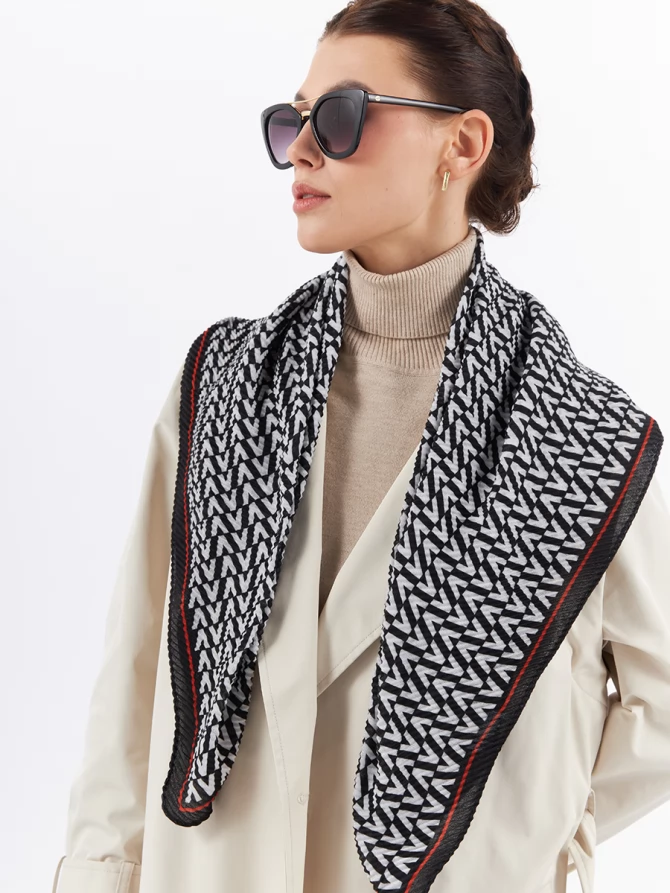 Платок женский с геометрическим принтом