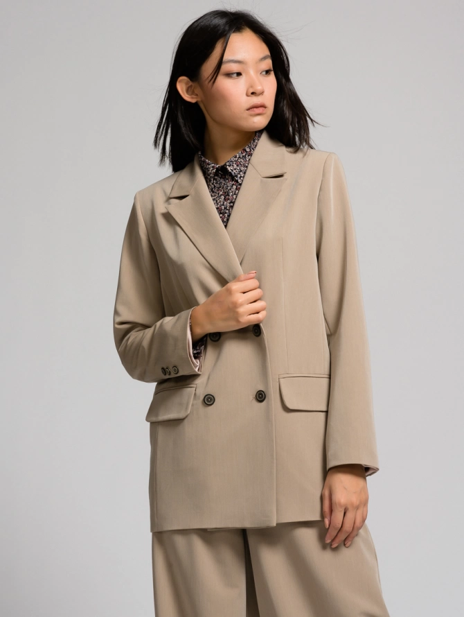 Пиджак прямого кроя двубортный