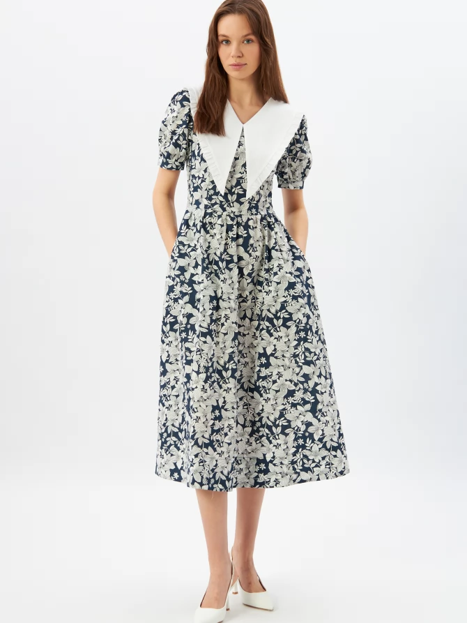 Платье из хлопка с большим контрастным воротником OD-935-4 крупные белые цветы на синем