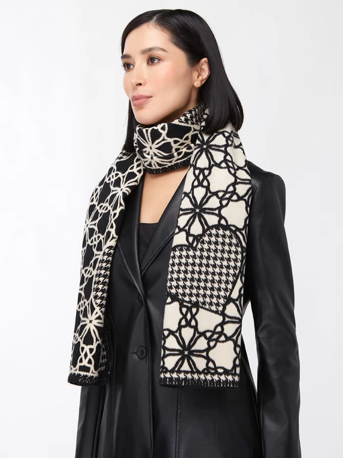 Палантин женский двусторонний с графичным узором