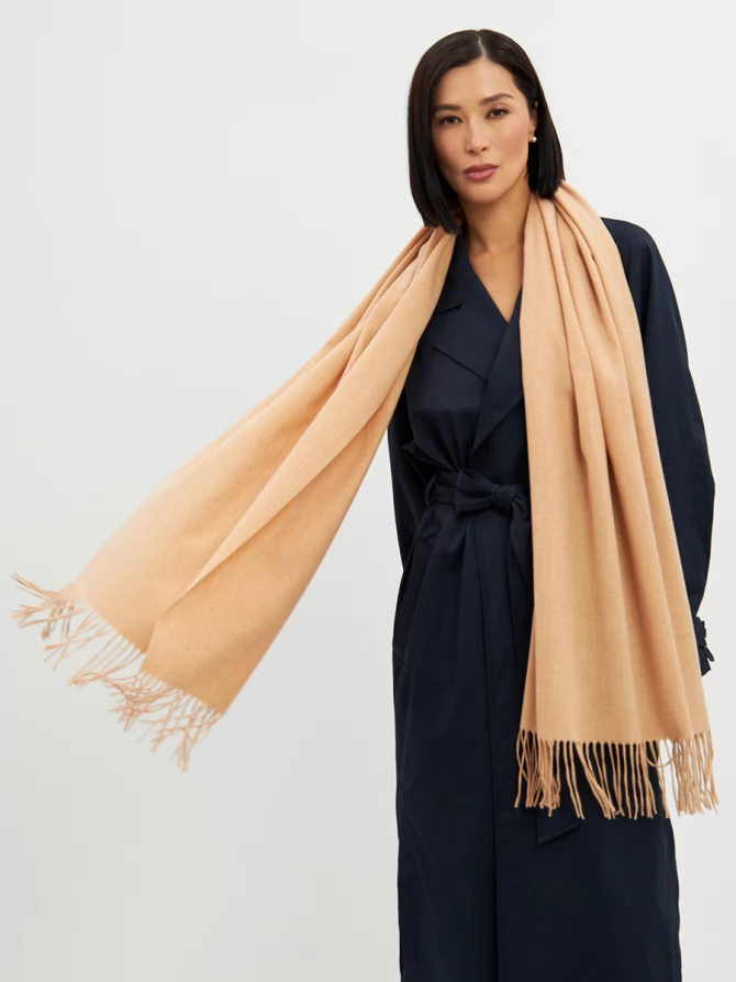 Палантин женский двусторонний однотонный бежевый