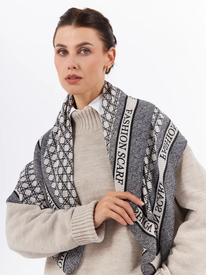 Платок двусторонний жатый с геометрическим узором