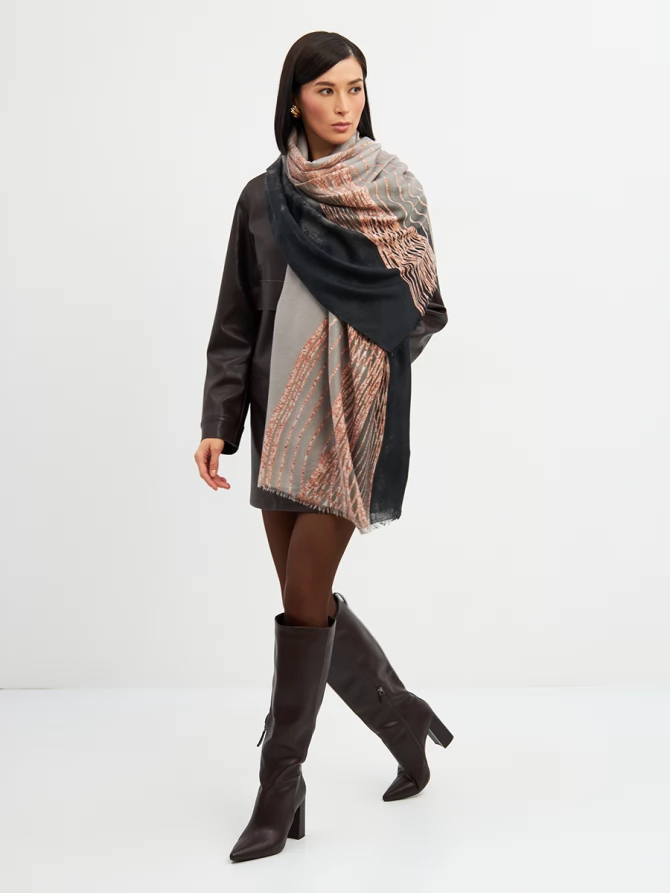 Палантин двусторонний с абстрактным узором