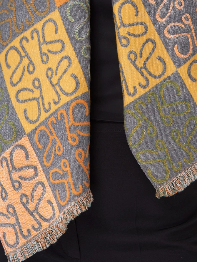 Палантин женский двусторонний с авторским принтом