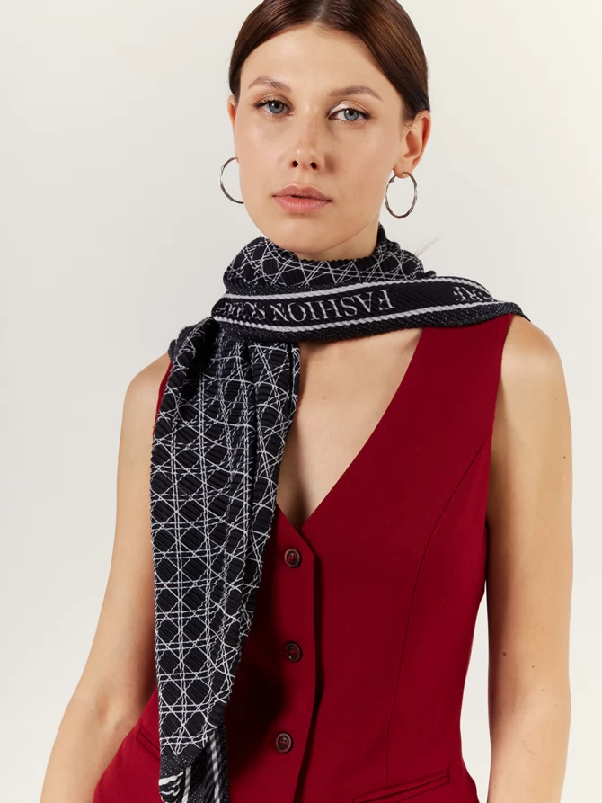 Платок двусторонний с геометрическим принтом и надписью FASHION SCARF