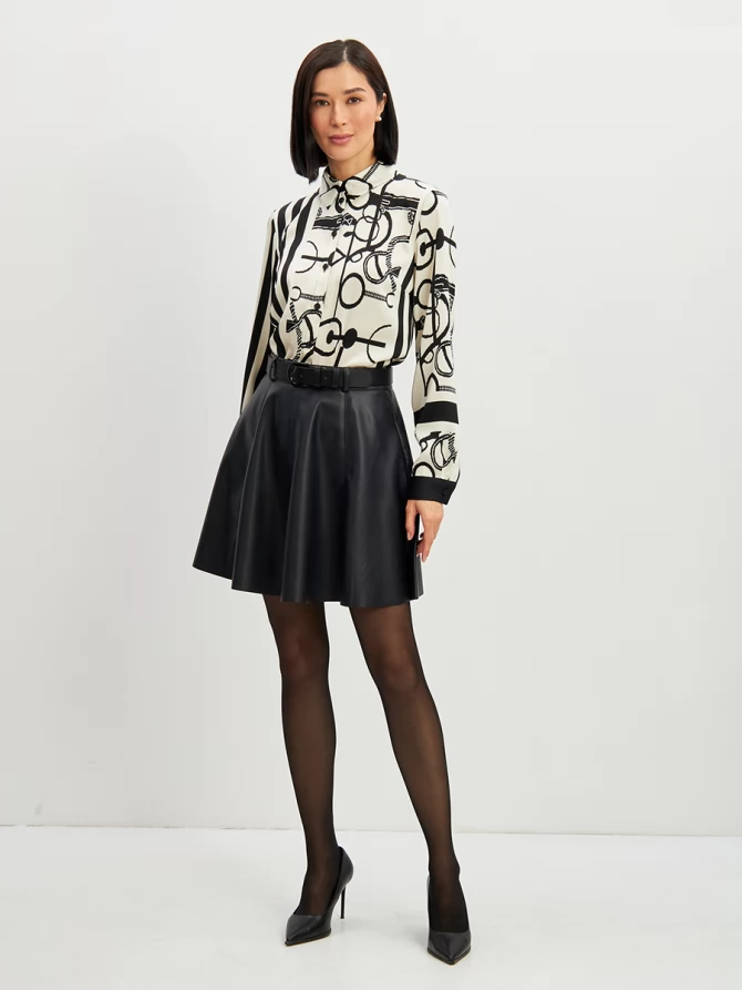 Блузка из атласной ткани  OD-887-1 черно-белая