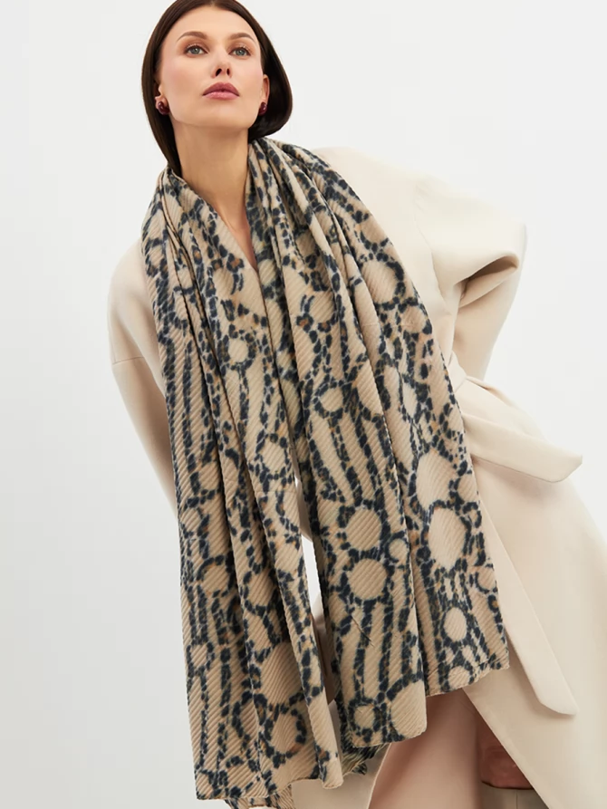 Палантин женский двусторонний с жатой фактурой и узором