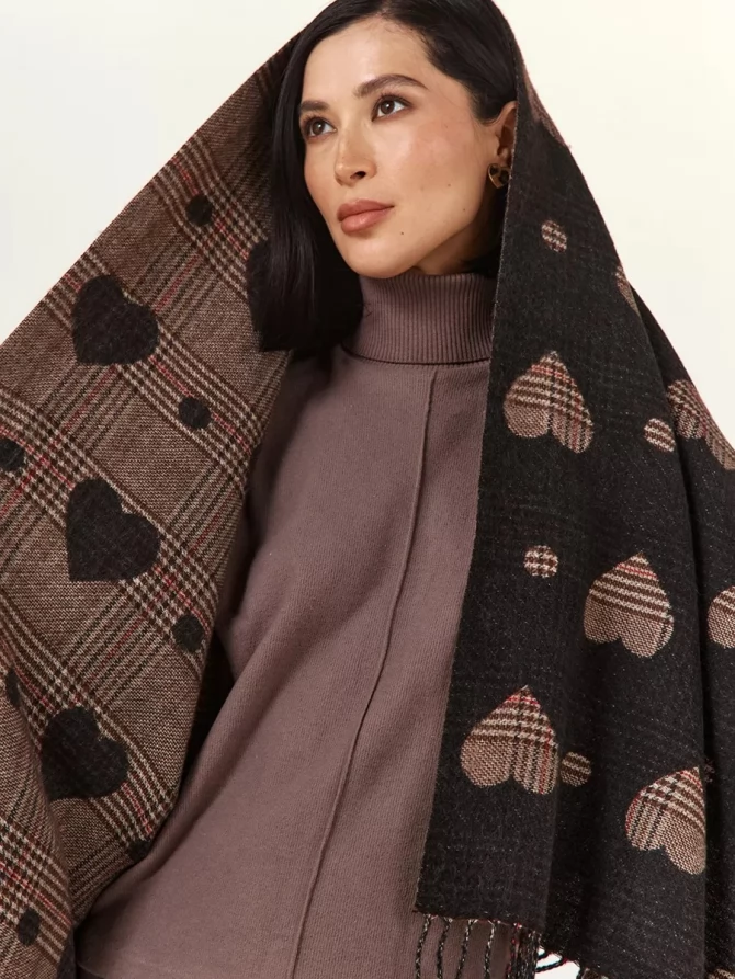 Палантин женский двусторонний с принтом в клетку и сердца