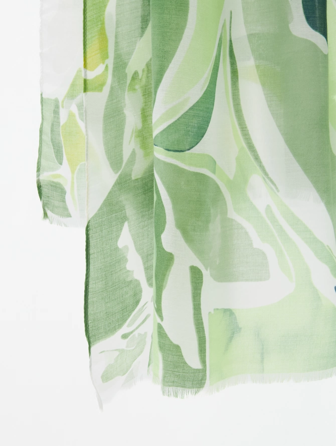 Палантин женский двусторонний с акварельным принтом листьев