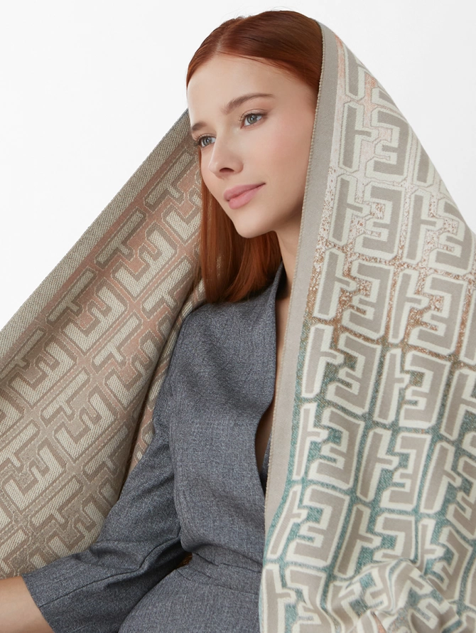 Палантин двусторонний с геометрическим узором