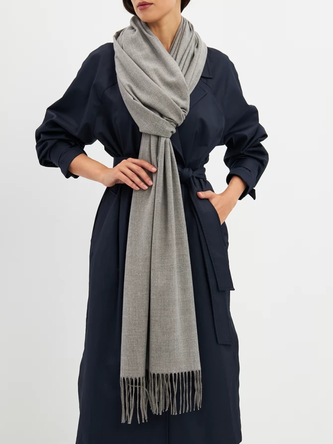 Палантин женский двусторонний серый с кистями