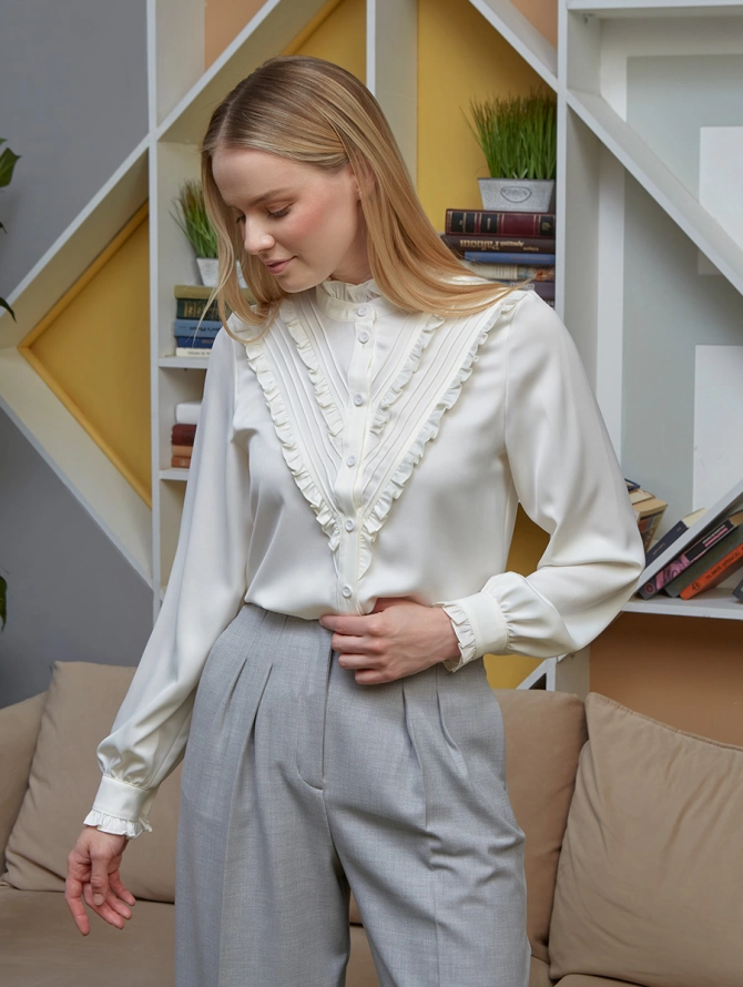 Блузка белая с воротником-стойкой и рюшами OD-884-4