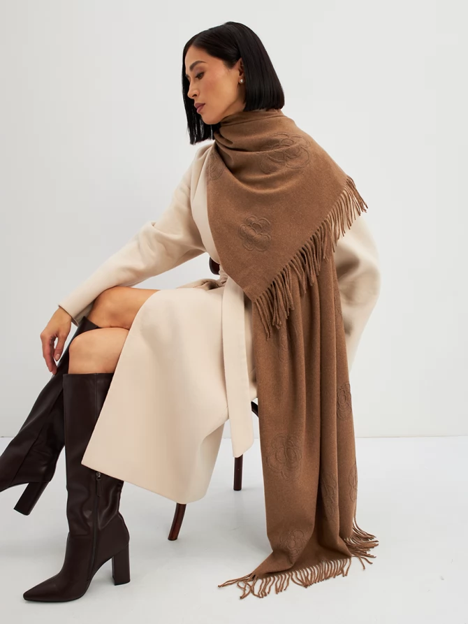 Палантин женский с принтом и бахромой