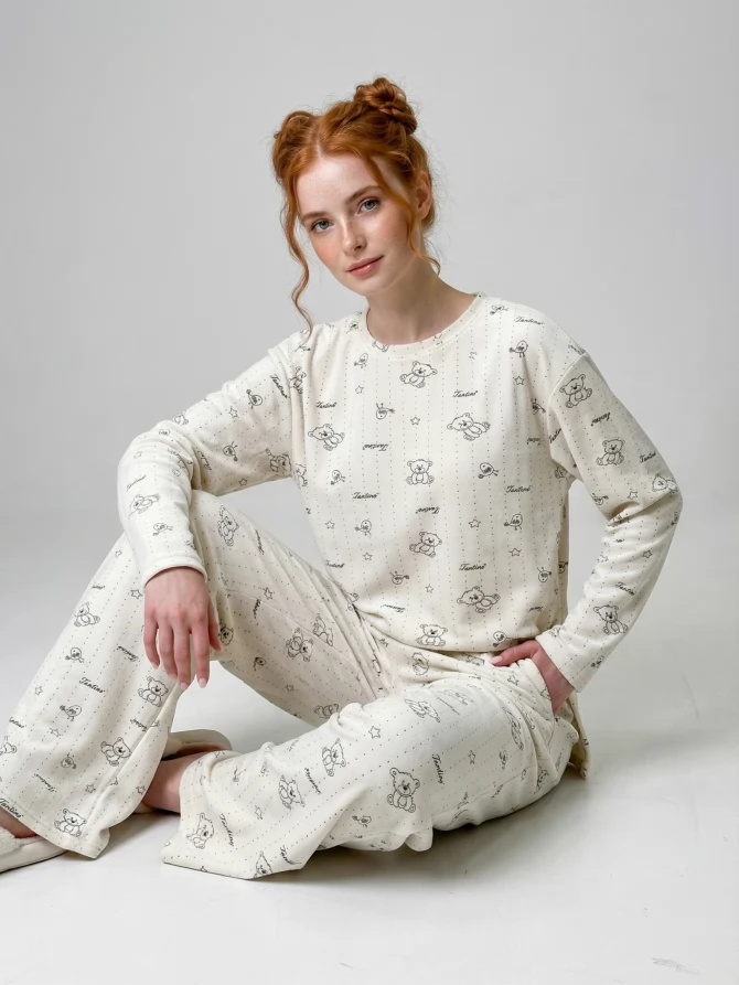 Пижама из велюра с принтом мишки и резинкой для волос в комплекте, молочная