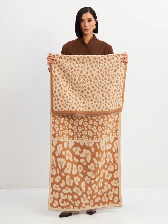 Палантин женский с анималистичным принтом